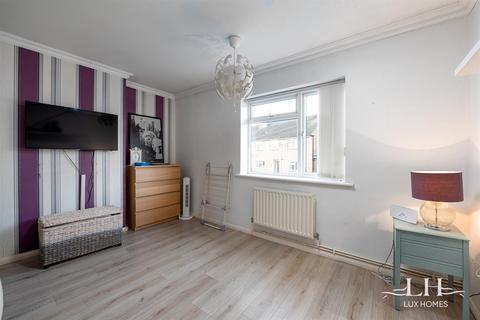 12 Haydock Close, Hornchurch, RM12 6EA