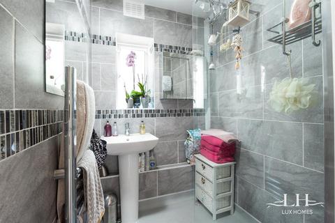 16 Haydock Close, Hornchurch, RM12 6EA