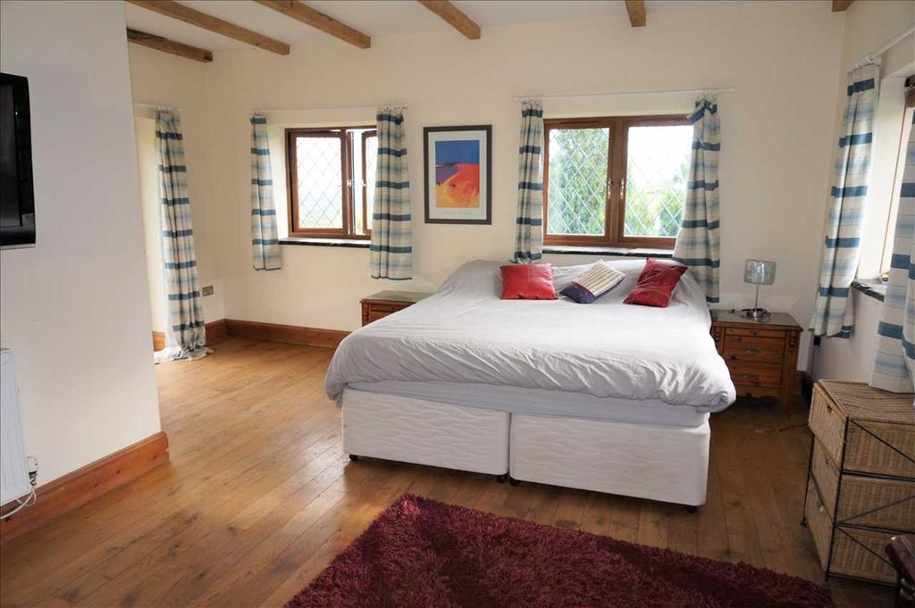 Bedroom 1 :