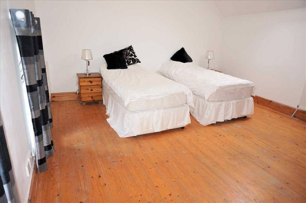 Bedroom 2 :