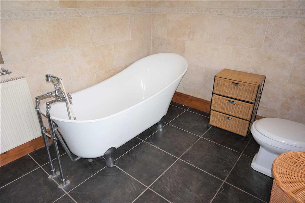 Family bathroom :