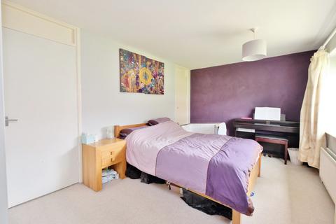 37 Ryarsh Crescent, Orpington, BR6 9SG