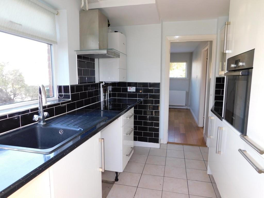 Birchover Way, Allestree, Derby 3 bed semidetached house £850 pcm (£