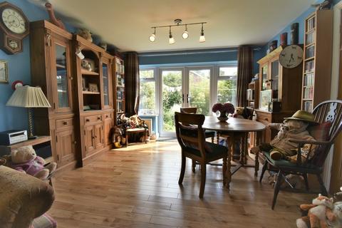 7 Fullbrook Avenue, Barton Under Needwood, Burton-on-trent, DE13 8HD