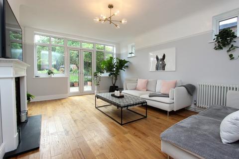 123 Downs Road, Coulsdon, CR5 1AD