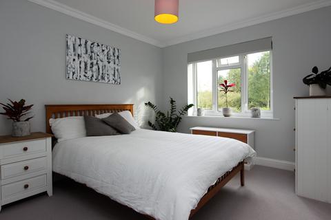 123 Downs Road, Coulsdon, CR5 1AD