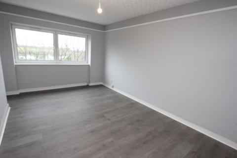 3 bedroom flat to rent, Barmill Road, Thornliebank G43
