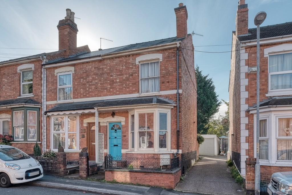 Lansdowne Road, Worcester, WR3 8JA 2 bed end of terrace house £180,000