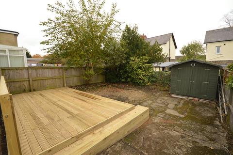 14 Hawkhill Avenue, Guiseley, Leeds, LS20 8AS