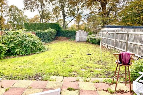 121 Manor Waye, Uxbridge, UB8 2BG