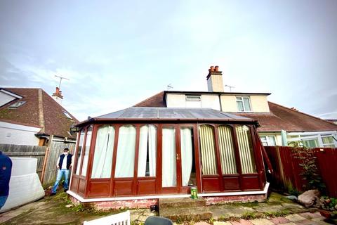 121 Manor Waye, Uxbridge, UB8 2BG