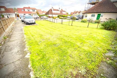 121 Manor Waye, Uxbridge, UB8 2BG