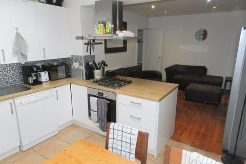 7 Buckingham Avenue, Headingley, Leeds, LS6 1DJ