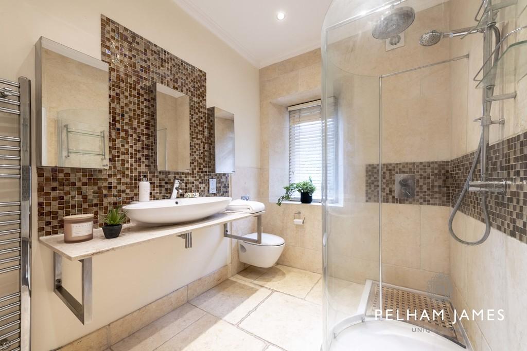 Third bedroom en suite