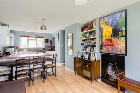 60 Fossway, York, YO31 8SL