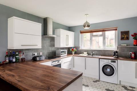 60 Fossway, York, YO31 8SL