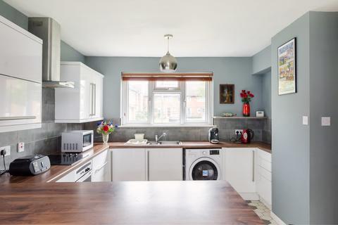 60 Fossway, York, YO31 8SL