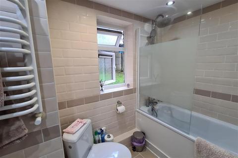 26 Farthings Close, London, E4 6JG