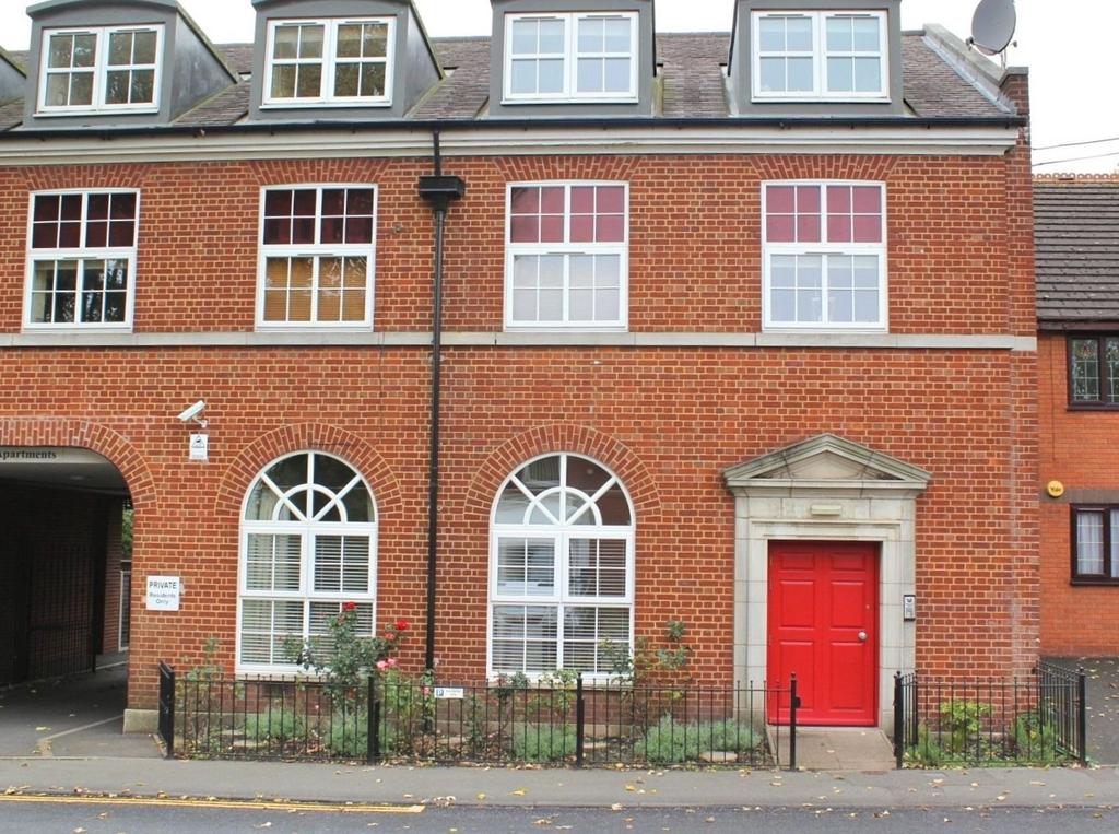 Macarthur Gardens, Cradley Heath 2 bed apartment to rent £850 pcm (£