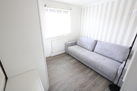 2 Hayes Close, Grays, RM20 4AX