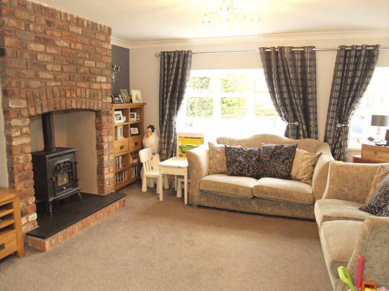 Birches Lane, Lostock Green, CW9 7SN 3 bed semidetached house £275,000