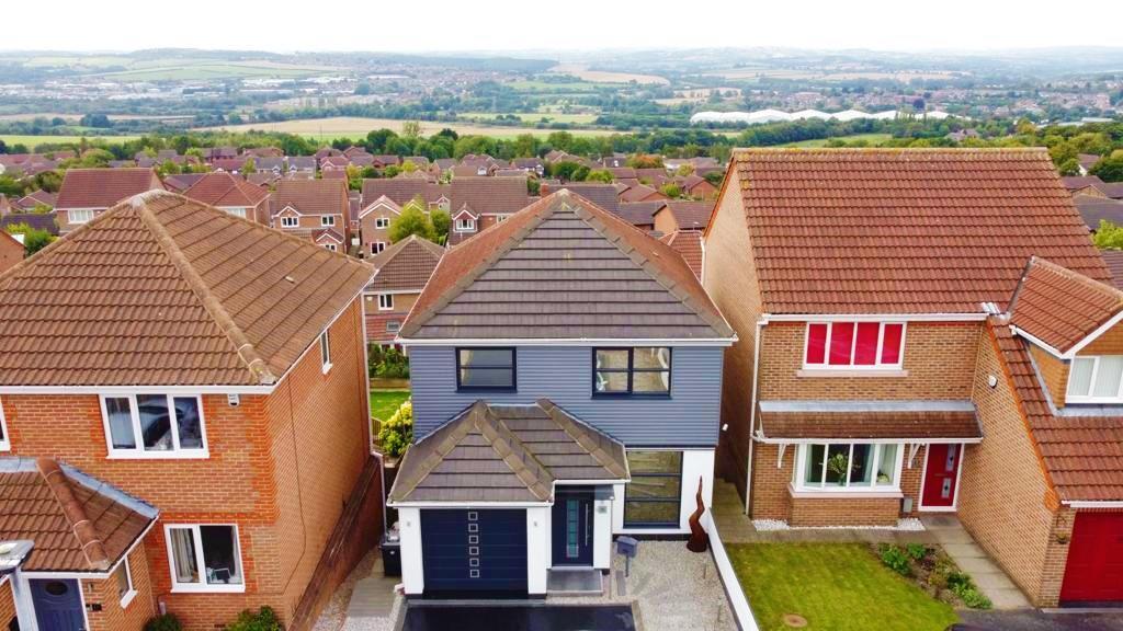 Priest Royd, Darton, Barnsley, S75 5AJ 4 bed detached house £310,000