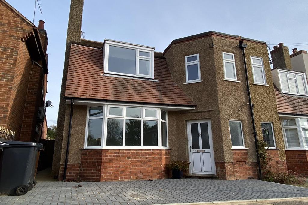Tiverton Avenue, Kingsthorpe, Northampton 3 bed semidetached house £