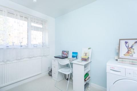 8 Albany Gate, Chesham, HP5 2HE