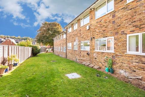 8 Albany Gate, Chesham, HP5 2HE