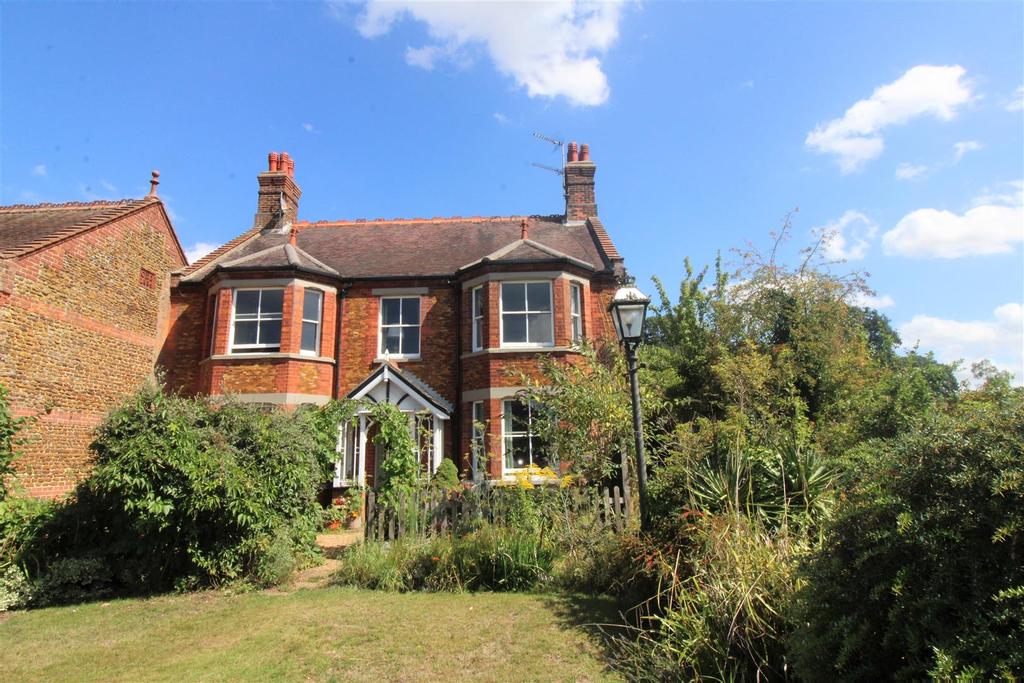 Hawthorn Cottages, Dersingham 6 bed end of terrace house £495,000