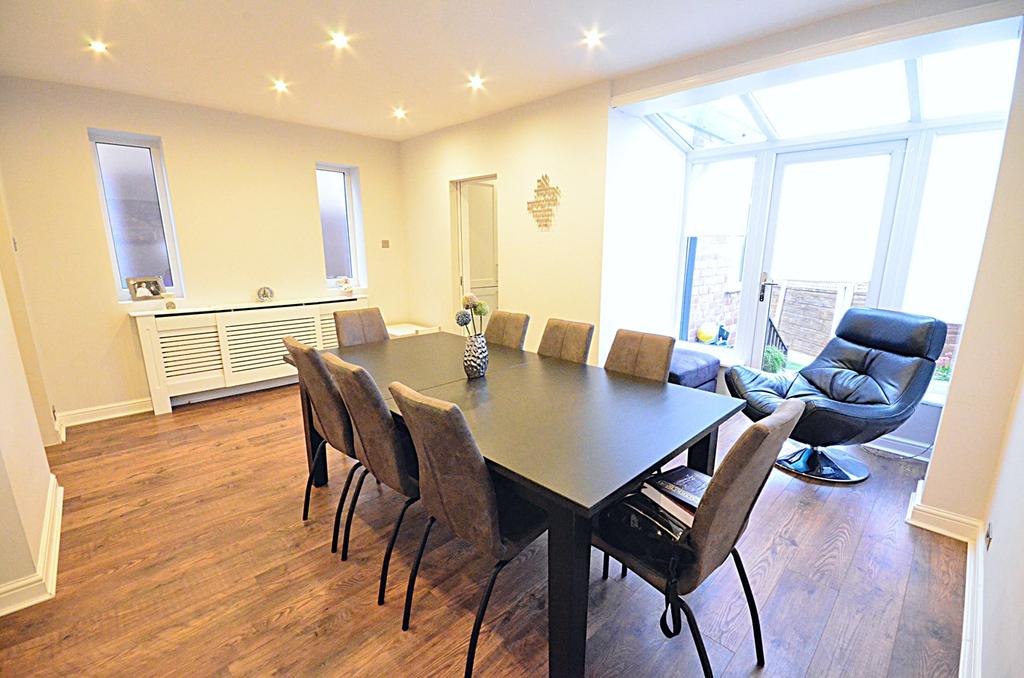 Eastleigh Road, Prestwich, Manchester, M25 3 bed semidetached house