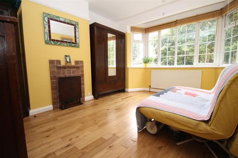 24 Hackbridge Park Gardens, Carshalton, SM5 2HD