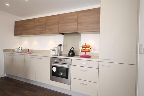 18 Baywillow Avenue, Carshalton, SM5 2AX