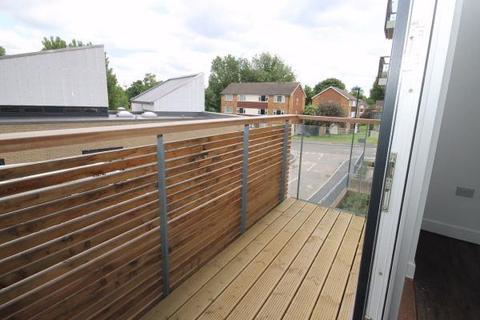 18 Baywillow Avenue, Carshalton, SM5 2AX