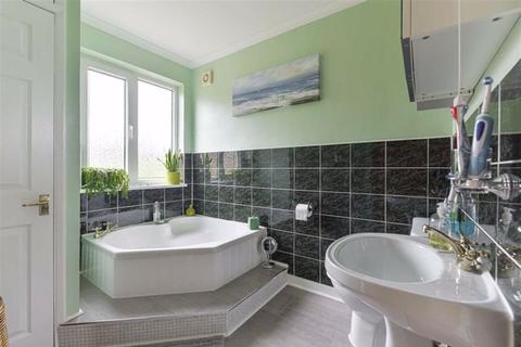31 Ewell Park Way, Ewell, Epsom, KT17 2NW