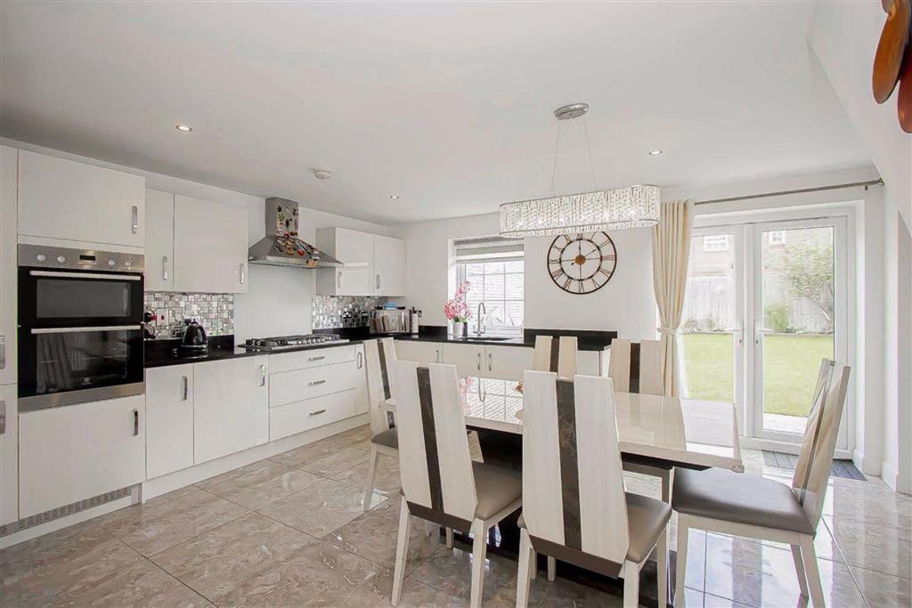 Kitchen dining room