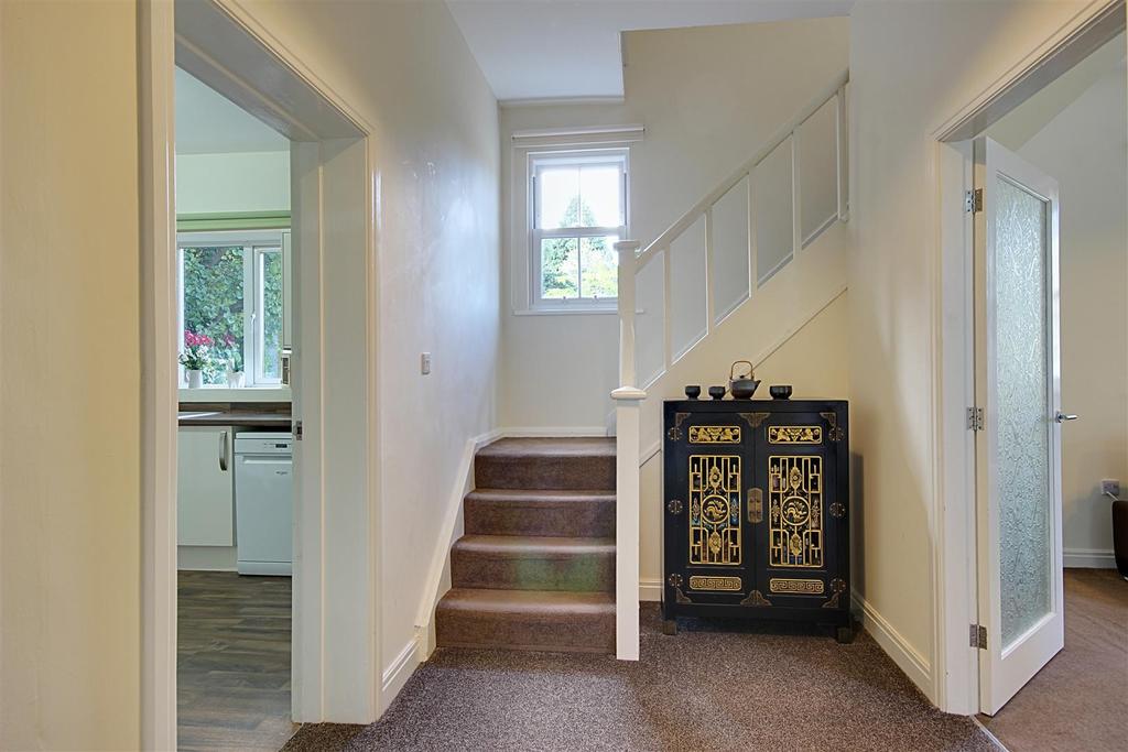 Lodge - Entrance Hall