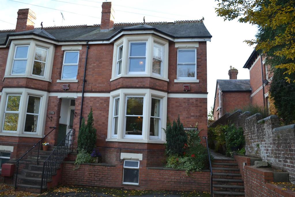 Bargates, Leominster 4 bed townhouse £330,000