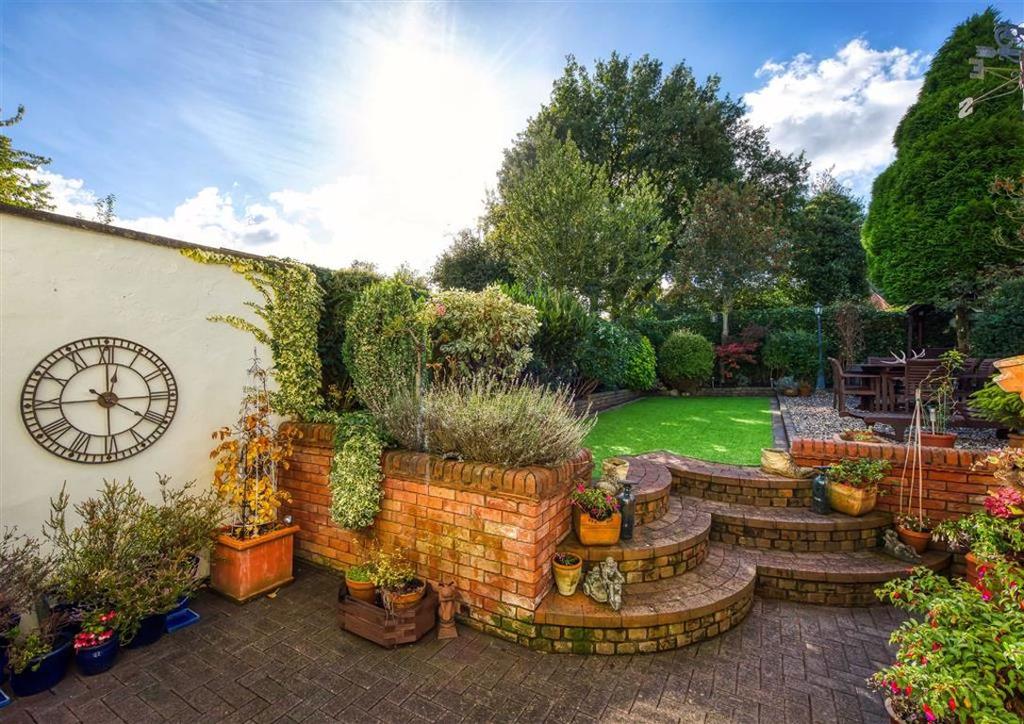 29, Newport Street, Brewood, Stafford, ST19 3 bed detached house £435,000