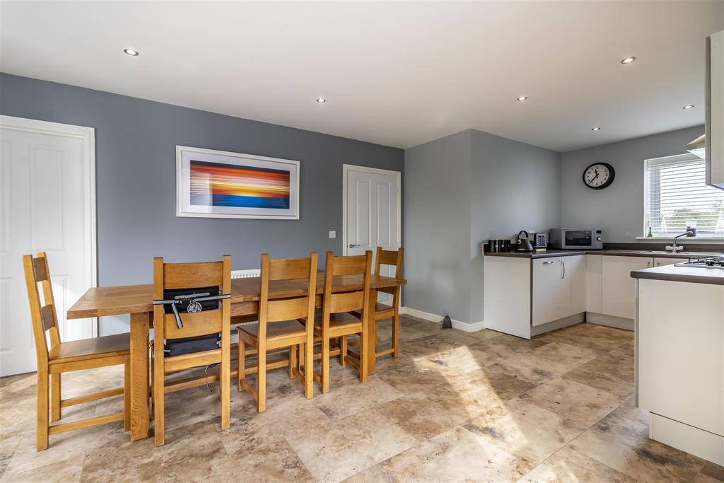 Kitchen 2.jpg