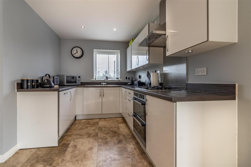 Kitchen 4.jpg