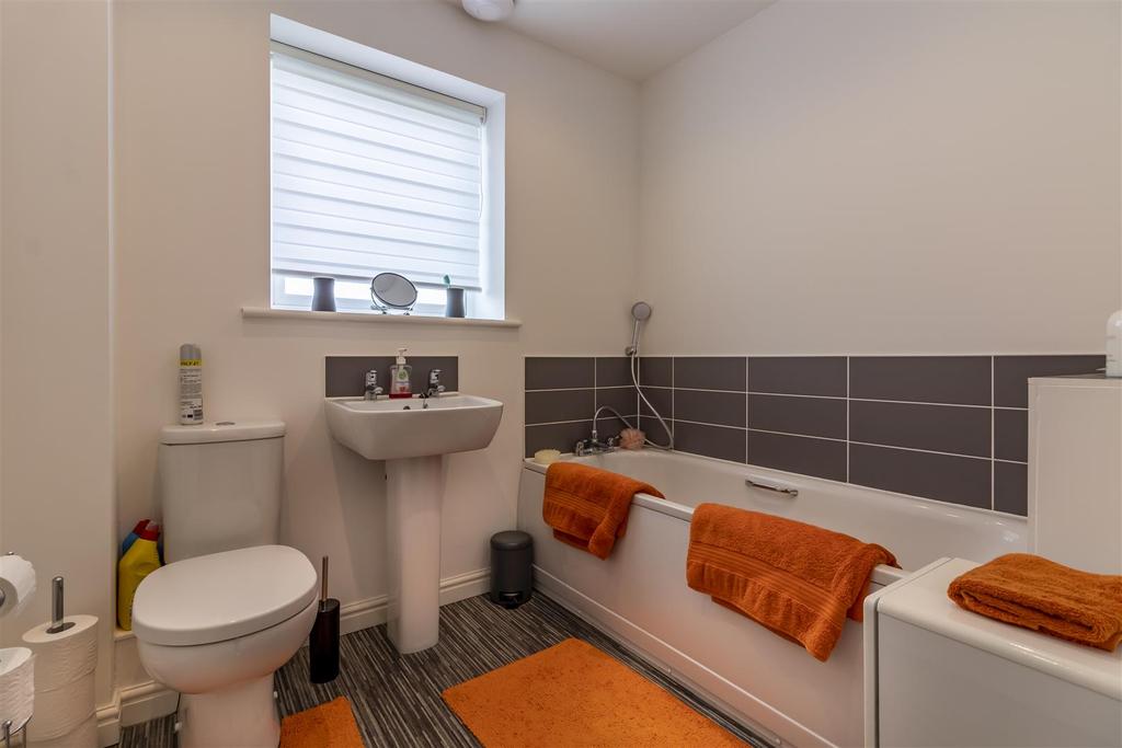 Bathroom 1.jpg