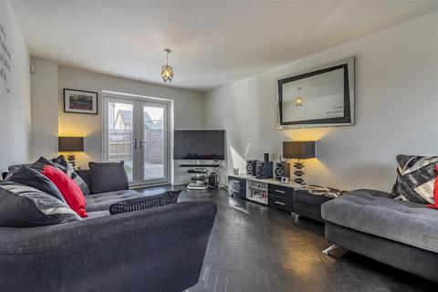 58 Barrett Way, Aveley, South Ockendon, RM15 4DB