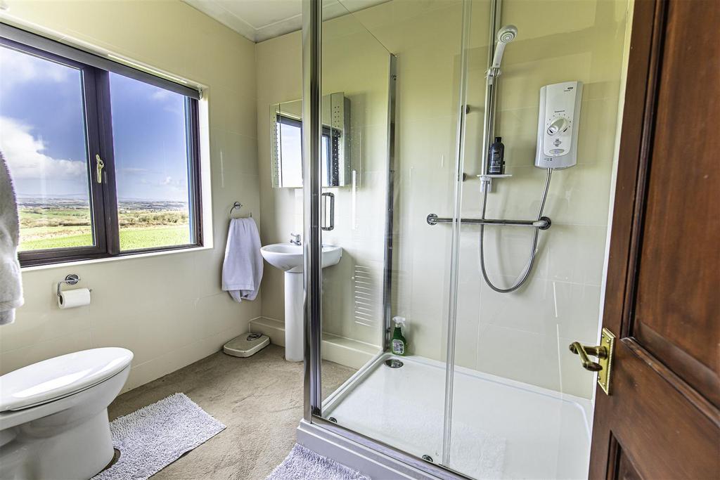 Ensuite 1.jpg