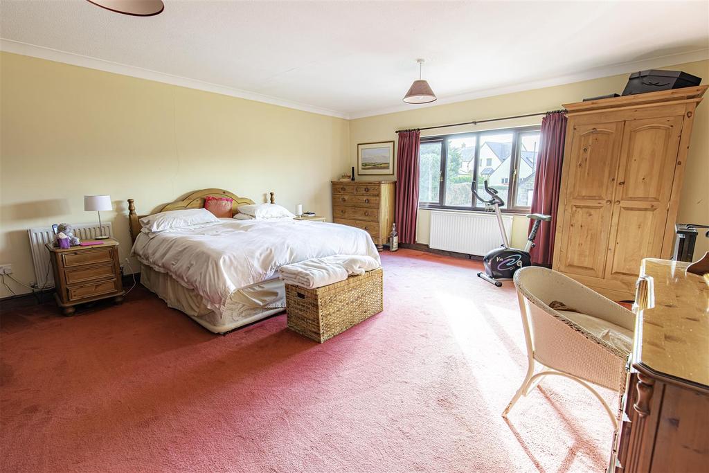 Main bed.jpg