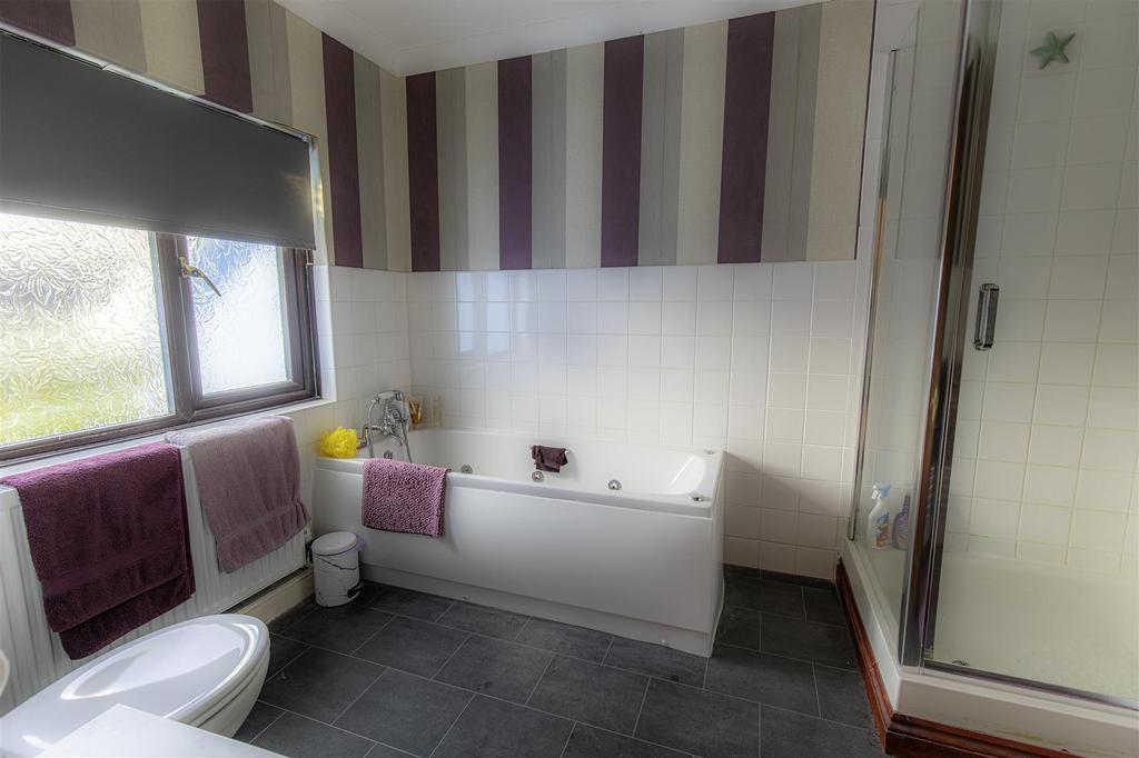 Ensuite 2.jpg