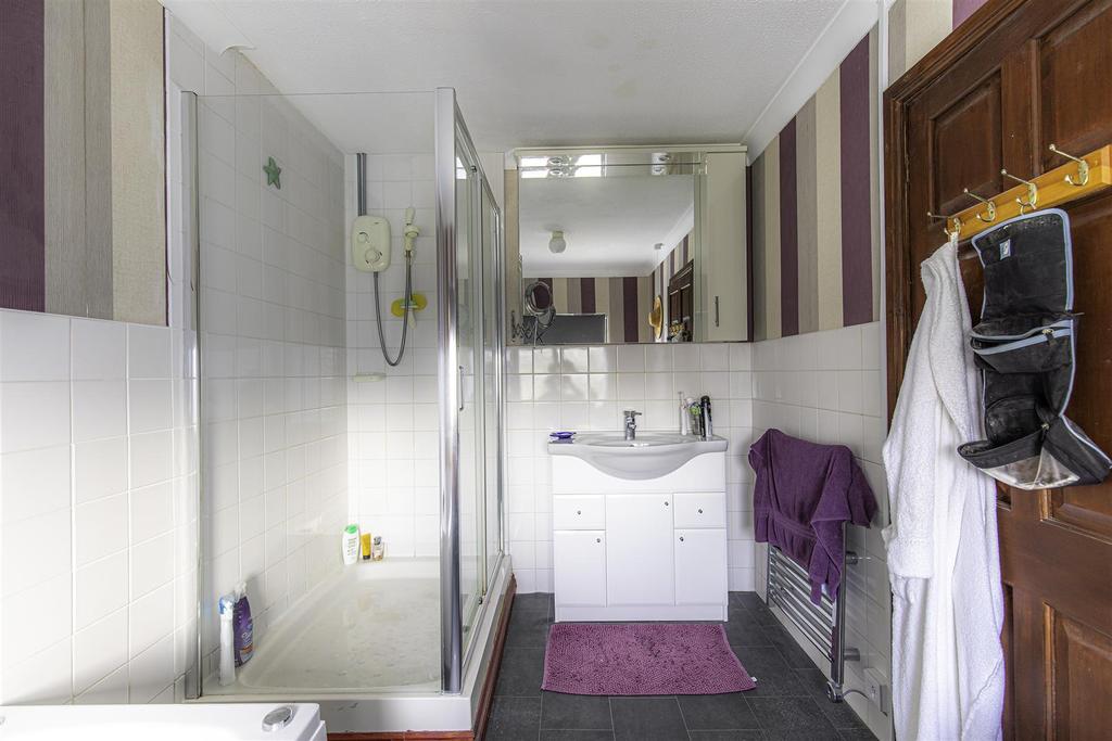 Ensuite 2-1.jpg