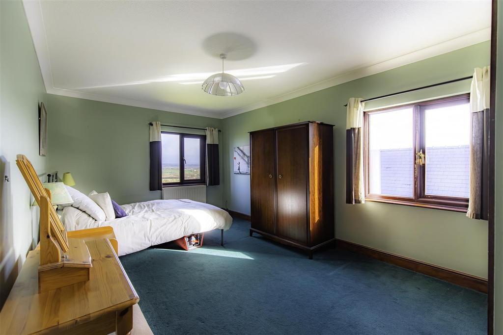 Bed 5.jpg