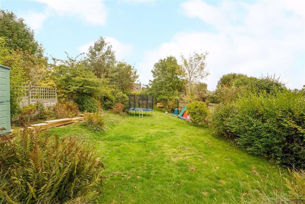 Park Drive, Hastings, East Sussex 4 bed detached bungalow £420,000