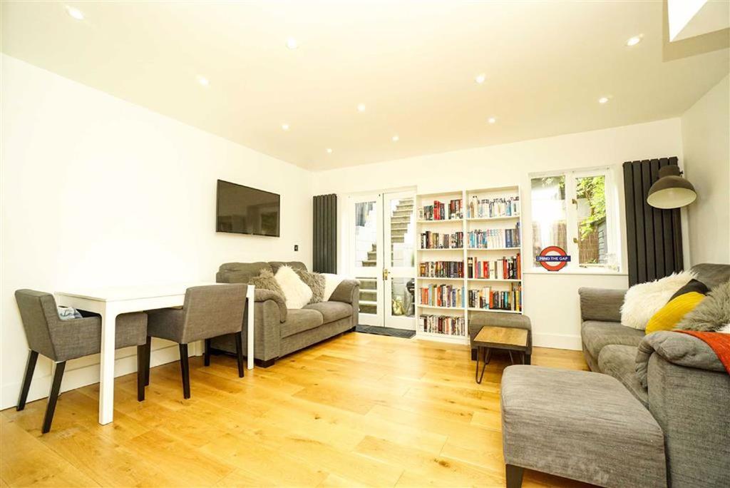 Gensing Road, St. Leonardsonsea, East Sussex 3 bed terraced house £